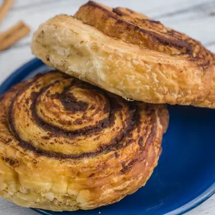 Ogi Cinnamon Rolls feature a tender and flaky exterior and an extra moist center. The extra swirls are loaded with sweet, high-quality cinna