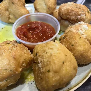 Complimentary garlic knots! Yum!