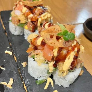 Salmon On Fire Roll (8 Pcs)
