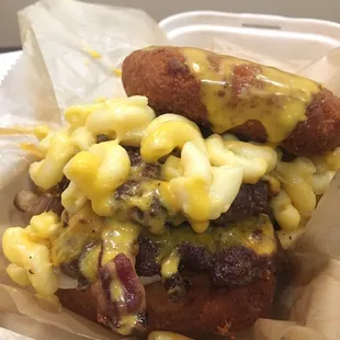 Mac N cheese Heaven burger