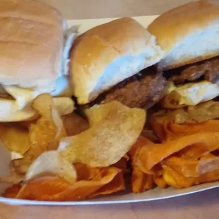 Sliders with kettle/sweet potato chip blend.