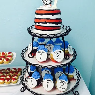 Cat in the Hat cake with Thing 1 &amp; Thing 2 cupcakes