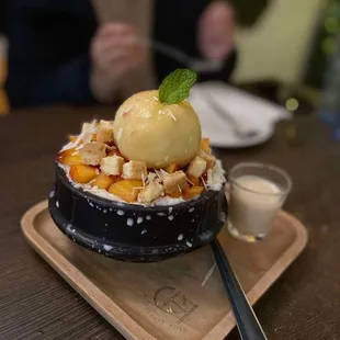 Seasonal peach bingsoo