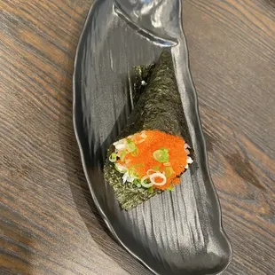 tobiko hand roll
