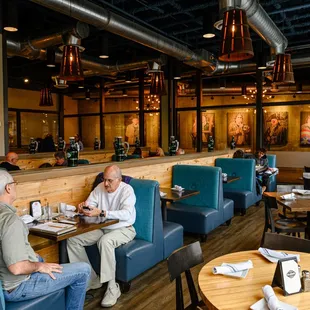 24 craft brews on draft, fire roasted pizza, salads &amp; more. Located in University Mall, Fairfax, VA.