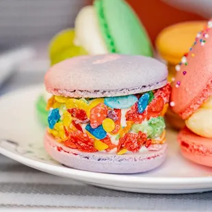 Fruity Pebbles Macaron