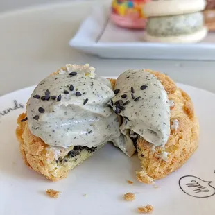Black sesame choux