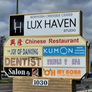a sign for a chinese restaurant
