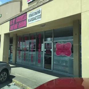 Oh my goodness this is the cutest store!!!! Come check it out!!