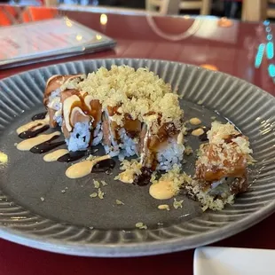 Sexy salmon crunch roll