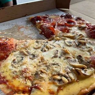 Half Pepp half mushroom