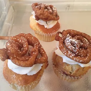 Funnel Cake Cupcake (Cupcake of the Month)