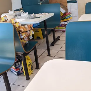 4 tables on either side of front entry with fixed position seats. If you are a blahlah or sista, you may not fit. I almost could not... whew