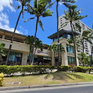 View of the storefront from Kalakaua Avenue