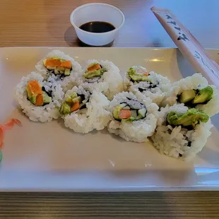 Vegetable sushi roll