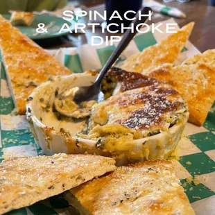 Becca said "I dream about this artichoke dip", she may not be alone... a little spicy with crisp cheesy-garlic pizza crust! #BradyEats