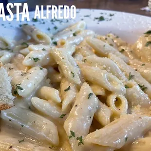 Rich &amp; creamy pasta Alfredo #BradyEats
