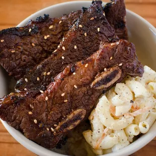 ribs and macaroni and cheese
