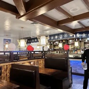 sushi and sashimi, interior