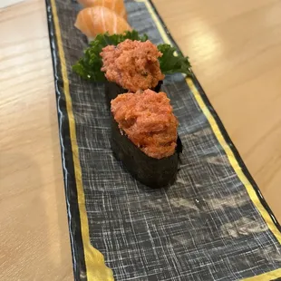 Spicy tuna, salmon nigiri