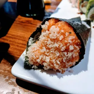 Spicy Salmon handroll