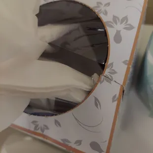 Tissue box only has 3 tissues why not replace it ... SMH where exactly did my 800.00 go
