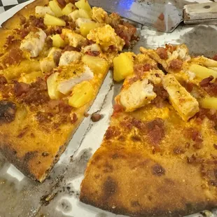 Cauliflower pizza, Buffalo chicken, added pineapple
