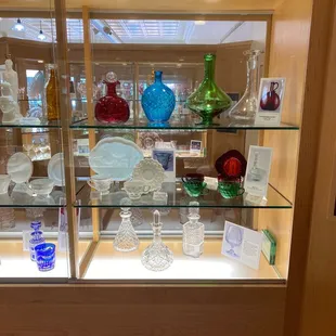 Display of glass from the 1930s