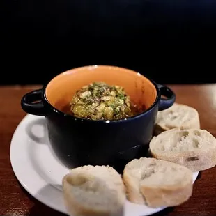 Warm goat cheese pistachio