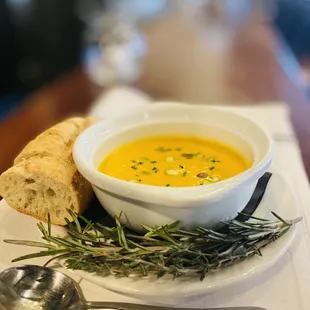 Butternuts squash soup and roasted Pistachios