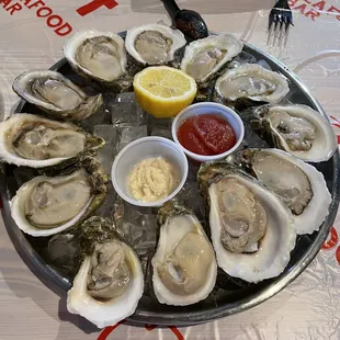 One dozen raw oysters