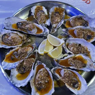 Steamed oysters with garlic butter