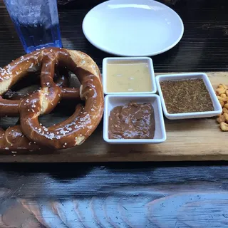 Pretzel & Dips