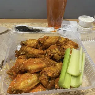 Mild Buffalo Wings, Popsicle Blonde beer