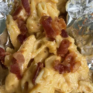 6 cheese Mac w/ bacon