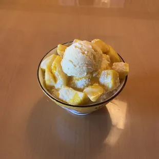 Bingsu (Korean shaved ice with mango)