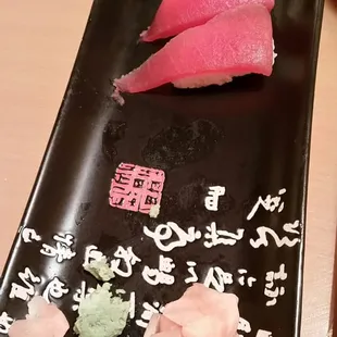 2 tuna and 2 salmon (b4 H gobbled them up) salmons much better than tuna!