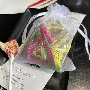 A small pack of sweets for Valentine's Day! How sweet!