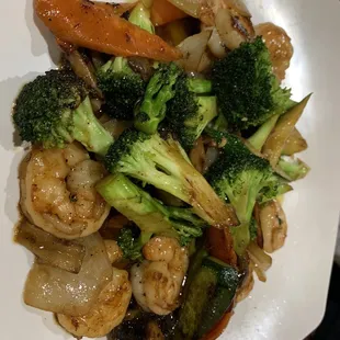 Another angle of the shrimp habachi and veggies