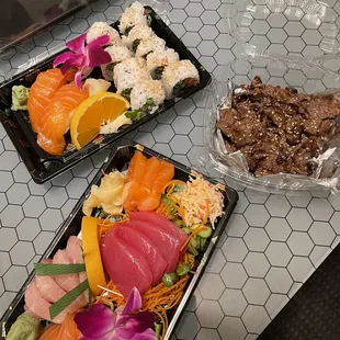 10 pc Sashimi Mix, Salmon (Sake) nigiri, Spicy Tuna roll, Sliced Rib Eye