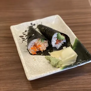 ig: @whatsviveating  |  chopped scallop and spicy tuna handroll