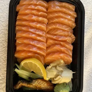 a tray of salmon and vegetables