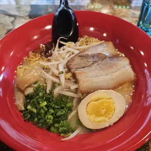 Black tonkatsu ramen