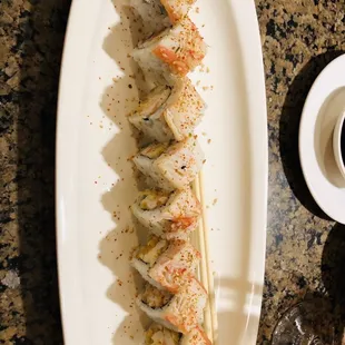 London Roll (spicy shrimp topped with snow crab)