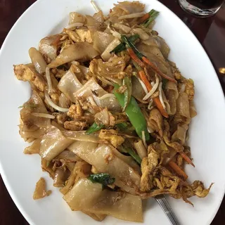 Signature Flat Noodle Plate