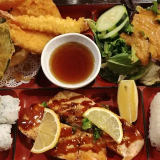 113. Salmon Teriyaki Bento