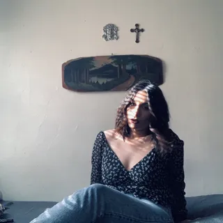 Lo L.