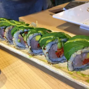 Yellowtail Basil Roll