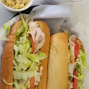 Turkey &amp; avocado sub / Macaroni salad