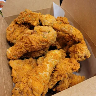 food, chicken wings, chicken, poultry, fried chicken wings, chicken wings and fried chicken, fried chicken, bbq wings, bbq chicken